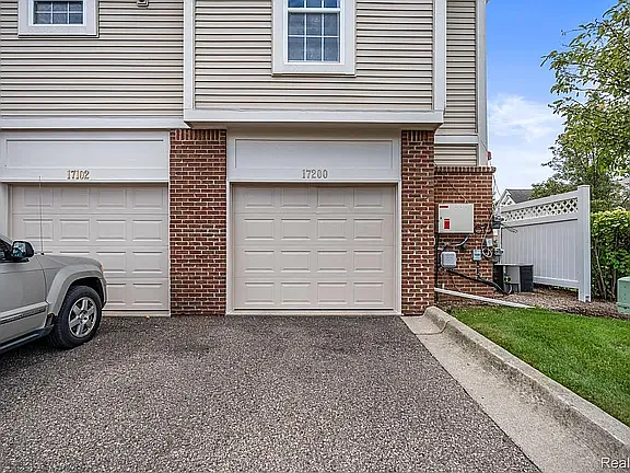 17200 Addington Dr — Photo 30