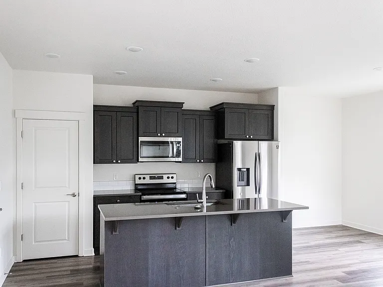 289 NE Arrowhead Dr — Photo 3