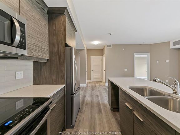 4th image of 955 Ouellette Ave #302
