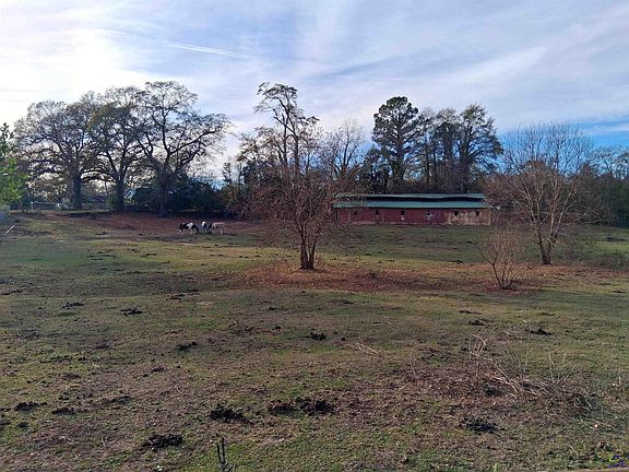 5th image of 152 Main St