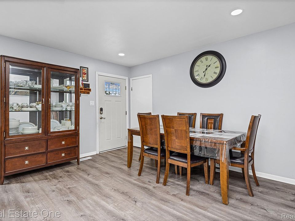 8335 Bernice Ave, photo 11