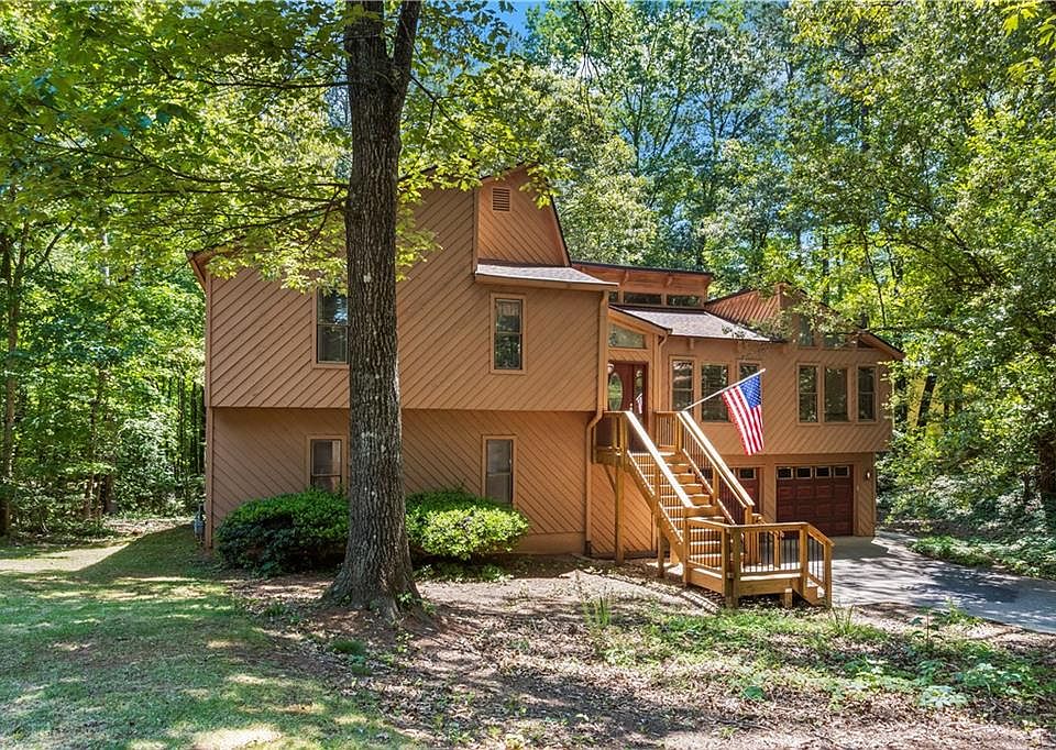 1st image of 2104 Mitchell Ct