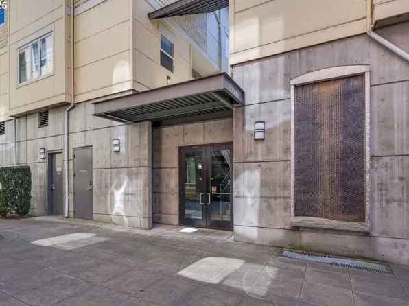 10606 SE Main St APT 204, Portland, OR 97222