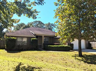 2768 Lakes Edge Ln, Navarre, FL 32566