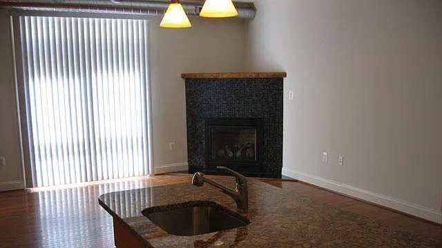 2 bed, 1184 sqft, $2,400 — Photo 2