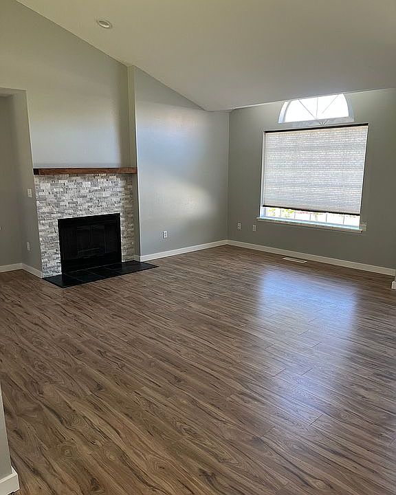 1st image of 2414 Highland View Dr