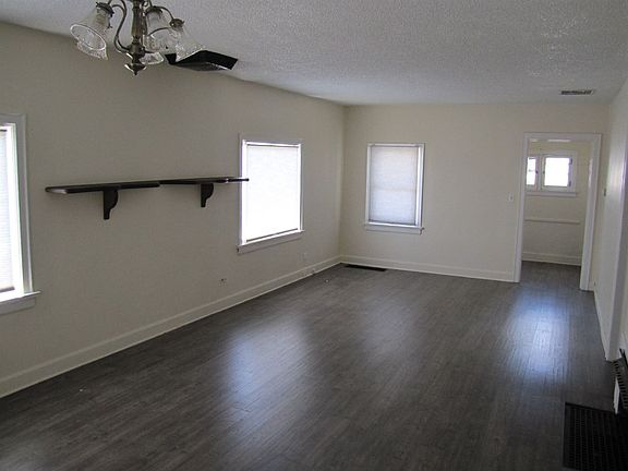 4th image of 3011 E Heroy Ave