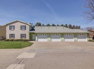 814 13th Ave N #B2, Clinton, IA 52732