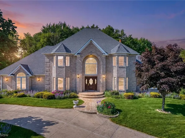 298 Village Dr, Broadview Heights, OH 44147