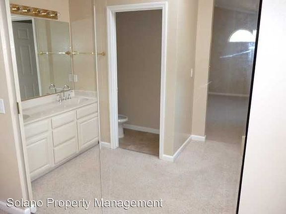 4th image of 2217 Fox Glen Dr