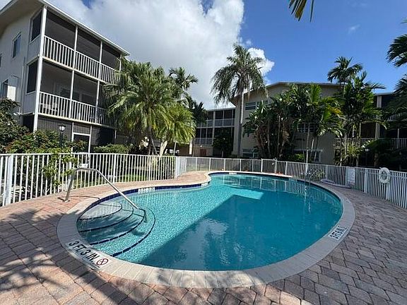 4th image of 1500 SE 15th St APT 212