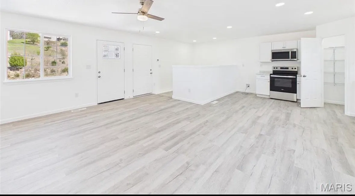 2 bed, 1.5 bath, 1144 sqft, $1,450 — Photo 3