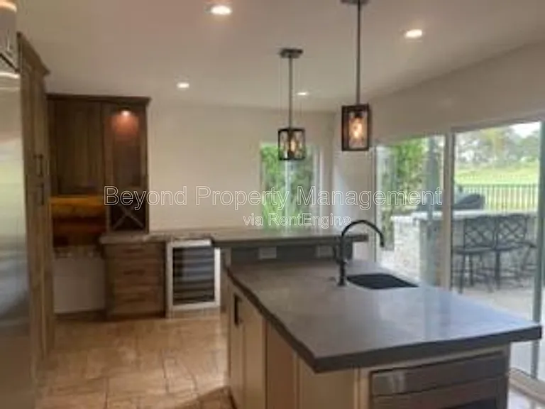 972 Ashton Ct — Photo 3
