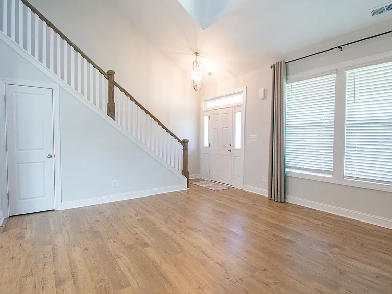 5611 Pondhaven Dr — Photo 4