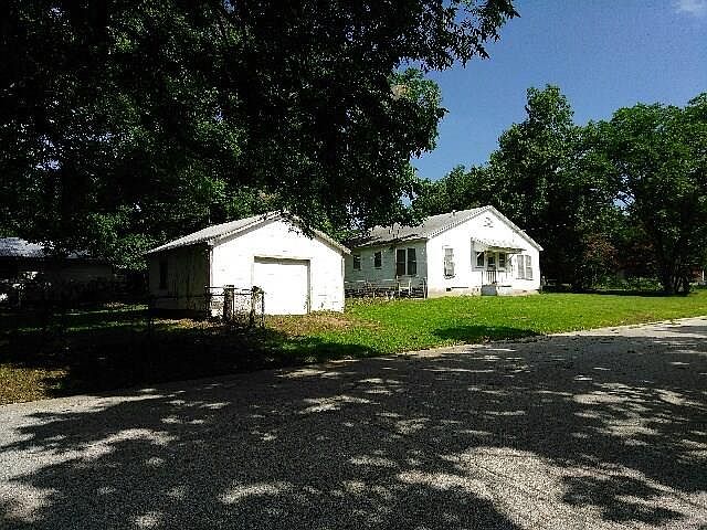 2nd image of 130 E Heron St