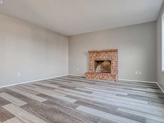 2nd image of 15710 NE 4th Cir