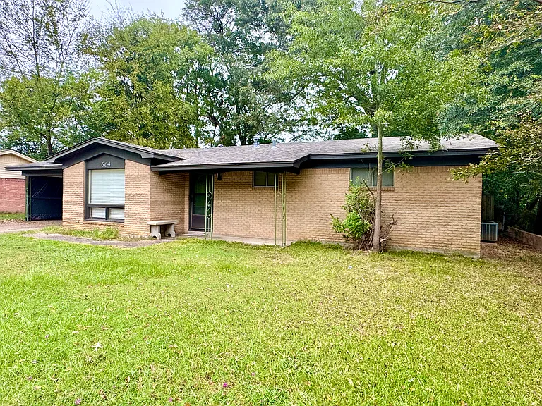 604 Enfield Dr — Photo 16