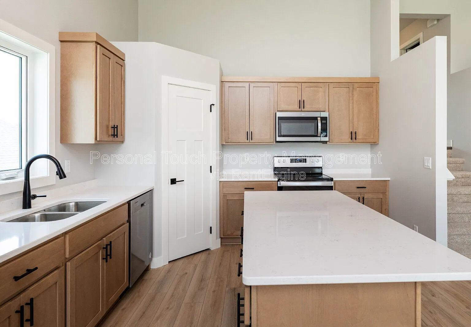 4 bed, 3.0 bath, 2017 sqft, $2,500 — Photo 4