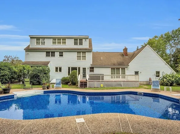 204 Houghtons Mill Rd, Lunenburg, MA 01462