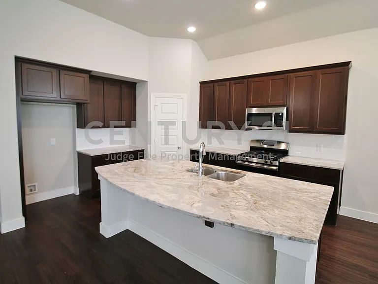1665 Sheldon Dr — Photo 4
