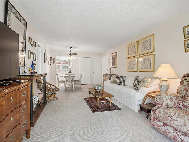 473 Lake Frances Dr — Photo 4