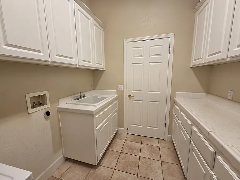 1406 Yukon St — Photo 22