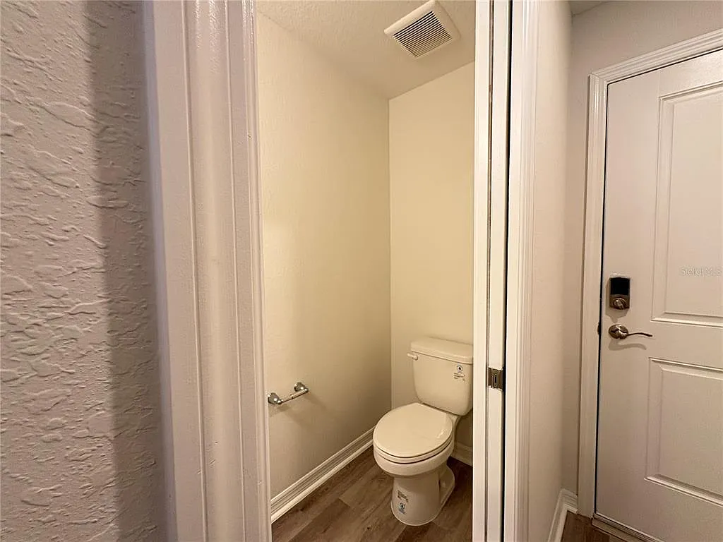 3 bed, 2.5 bath, 1730 sqft, $2,300 — Photo 3