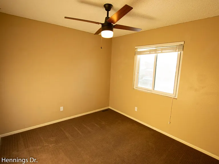 4585 Hennings Dr — Photo 11