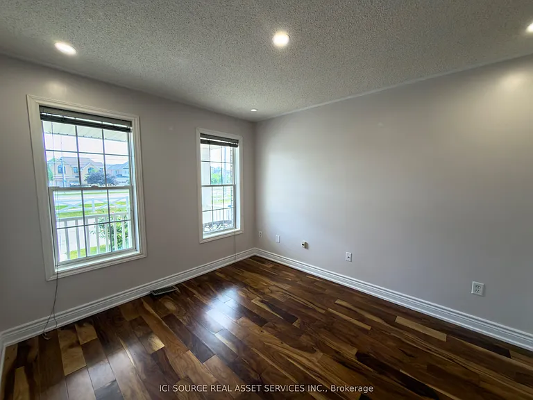 1573 Evans Ter — Photo 4