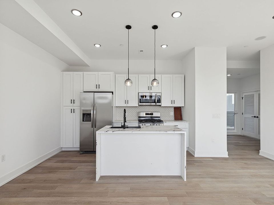 1st image of 2449 N 2nd St #5