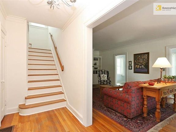2nd image of 5522 Crestwood Dr