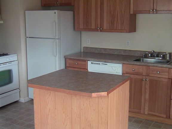 3rd image of 111 N Rainier Ave APT 4