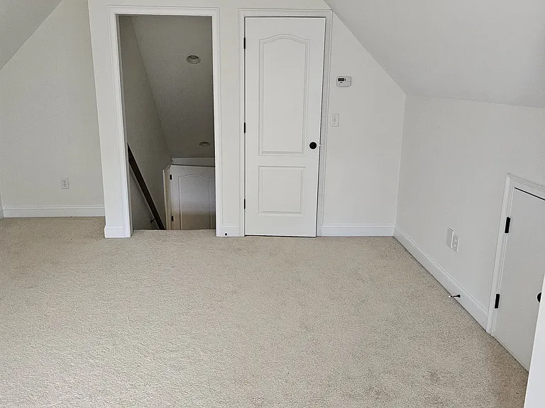 212 Medford Dr — Photo 17