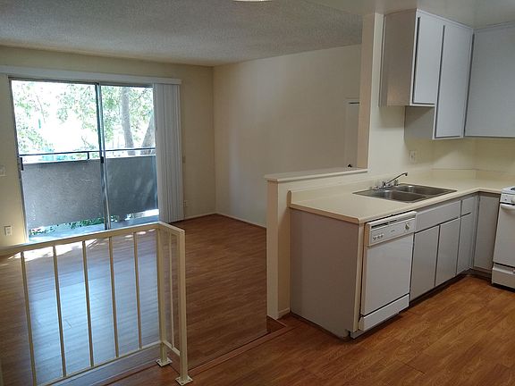 4th image of 13561 Moorpark St APT 113