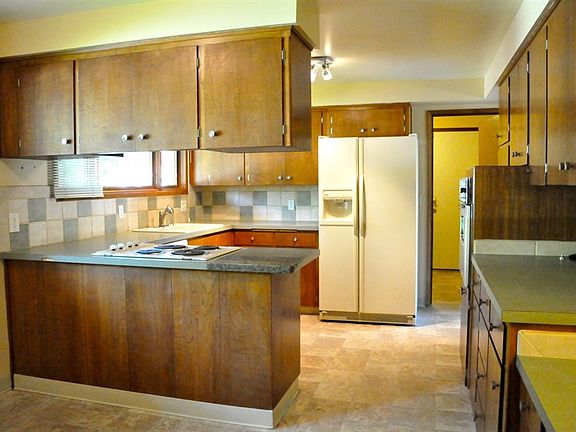 2nd image of 8805 N Benton Dr