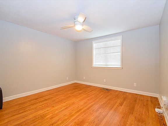 2nd image of 318 Wentworth Ave NE