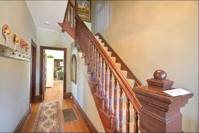 920 Bath St — Photo 2