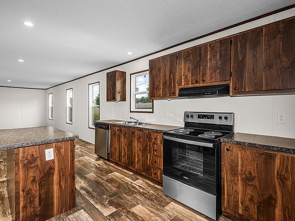 4th image of 1114 Cricket St