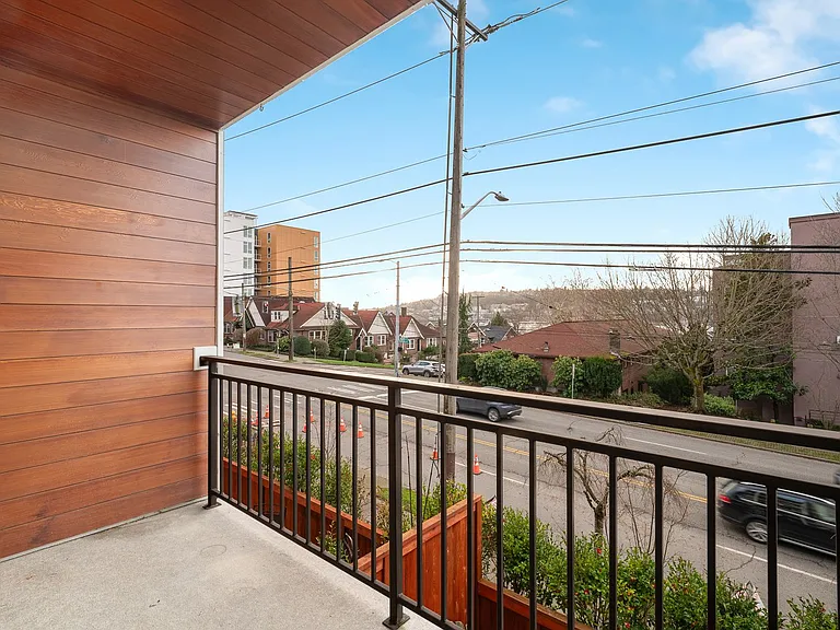 LYLA Eastlake Apartments — Photo 35