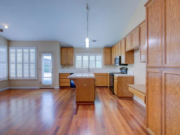 6054 Kasper Dr, Riverbank, CA 95367