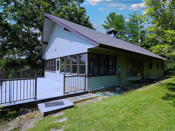 2061 Hillside Ln, Hermann, MO 65041