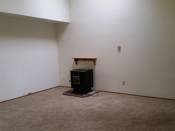 2nd image of 7514 Kittiwake Dr SE
