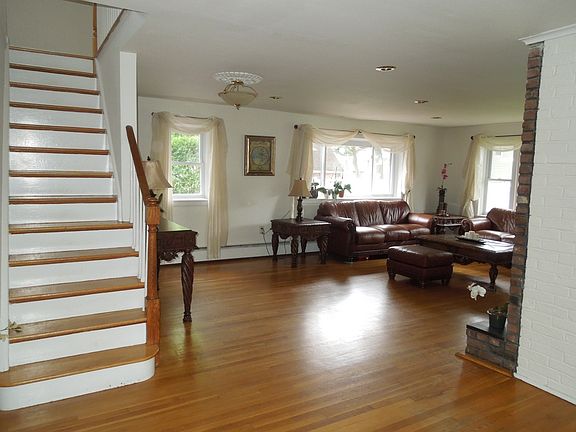 5th image of 807 Cherry St