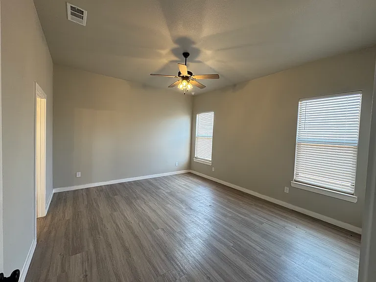 2901 Southwest St — Photo 5