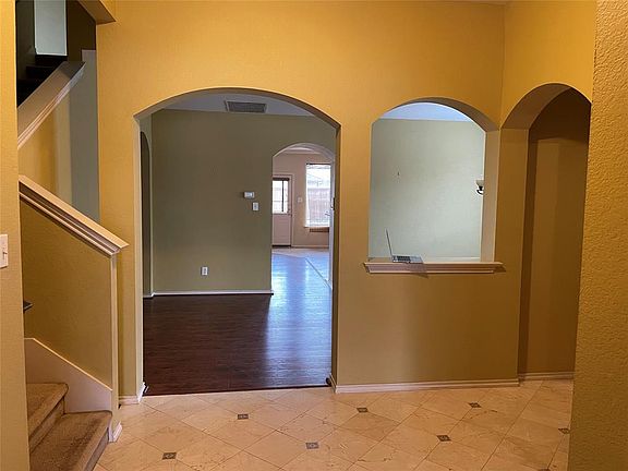 3rd image of 3012 Eastwood Dr