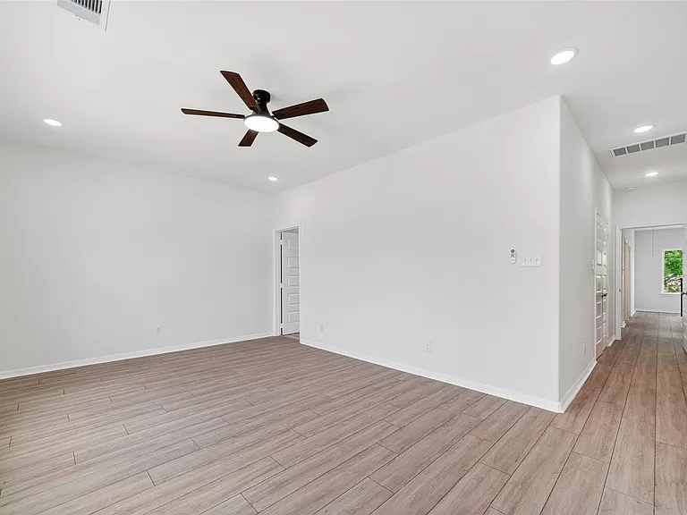8628 Scott St — Photo 30