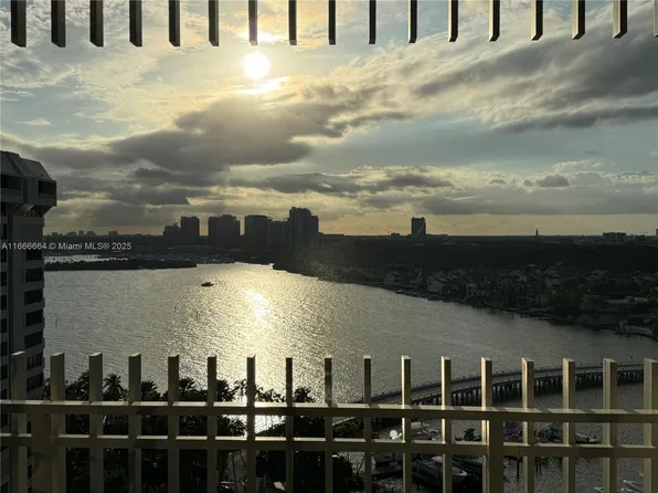 2 Grove Isle Dr #B1708, Miami, FL 33133