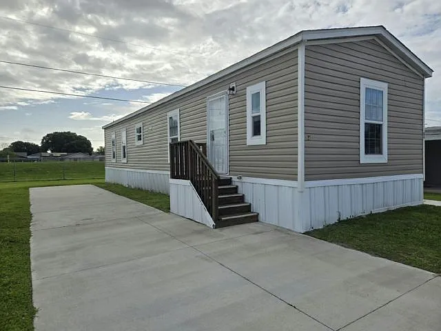 2 bed, 2.0 bath, 896 sqft, $1,550 — Photo 1