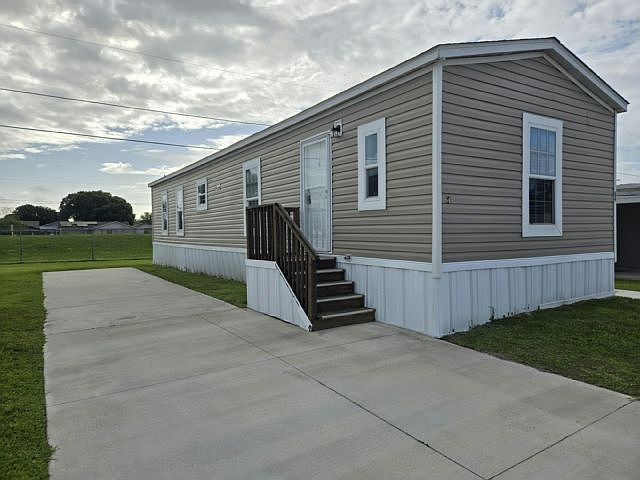 1st image of 64 Stebbins Dr #64