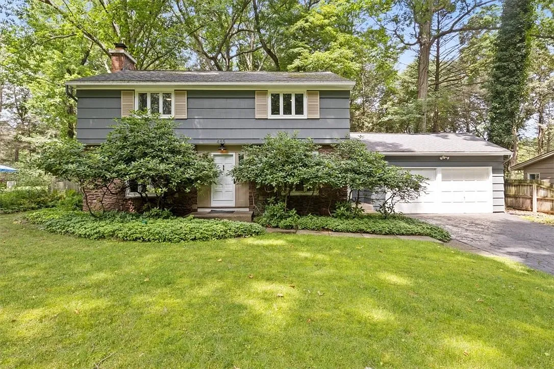 3 bed, 1.5 bath, 1826 sqft, $4,000 — Photo 1